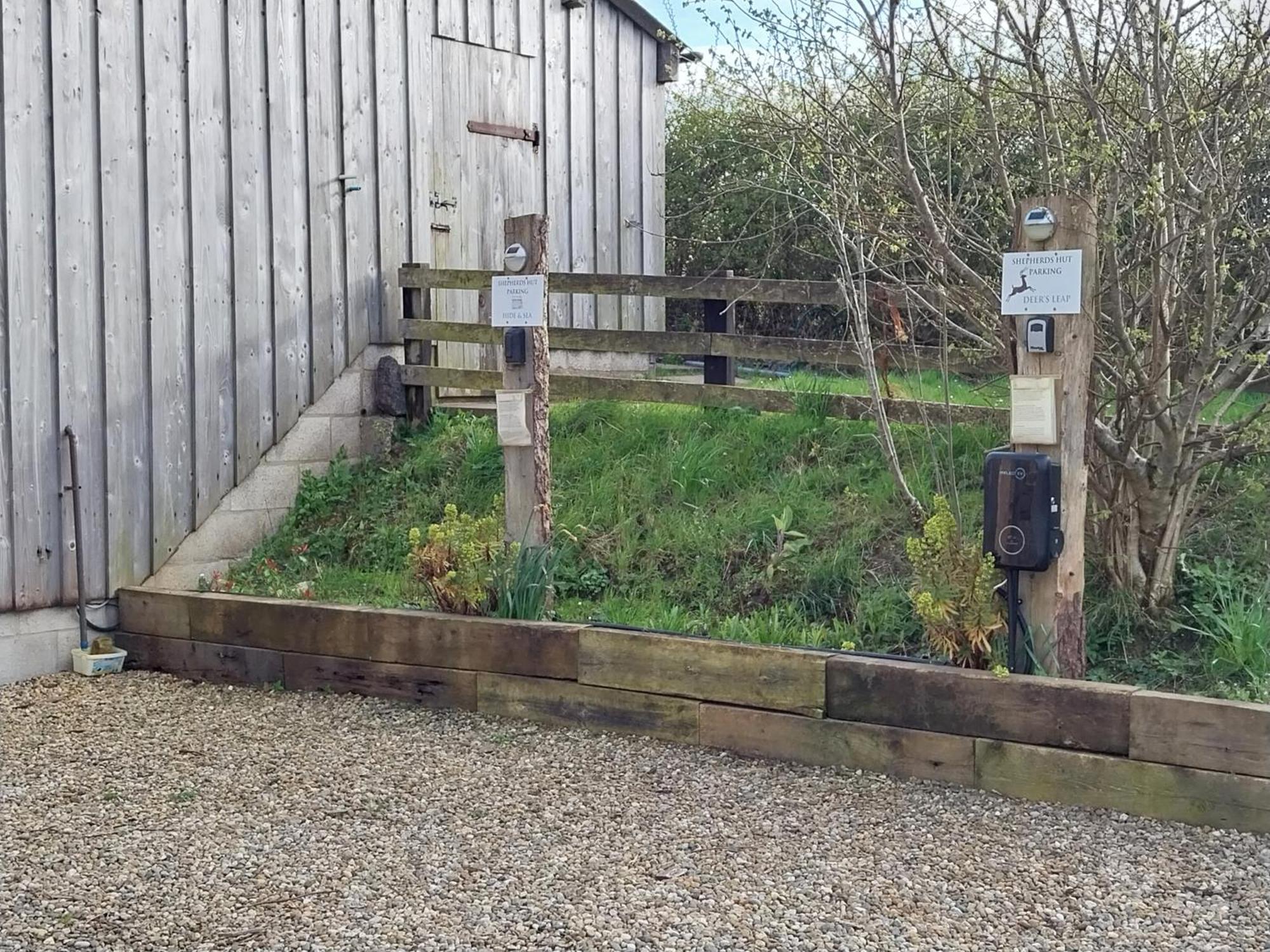 Meadowbeck - Shepherd Huts Fylingdales Eksteriør bilde