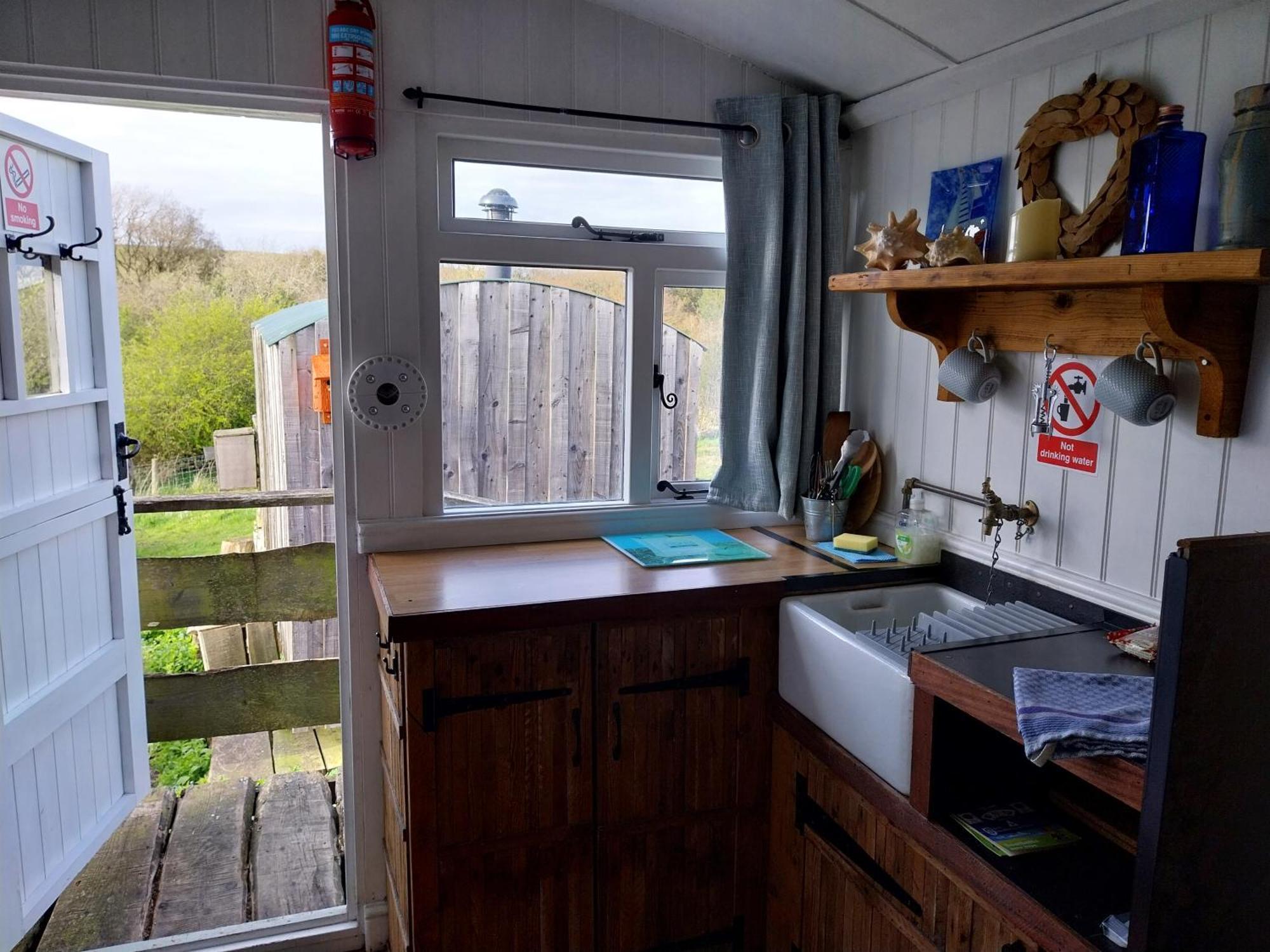 Meadowbeck - Shepherd Huts Fylingdales Eksteriør bilde