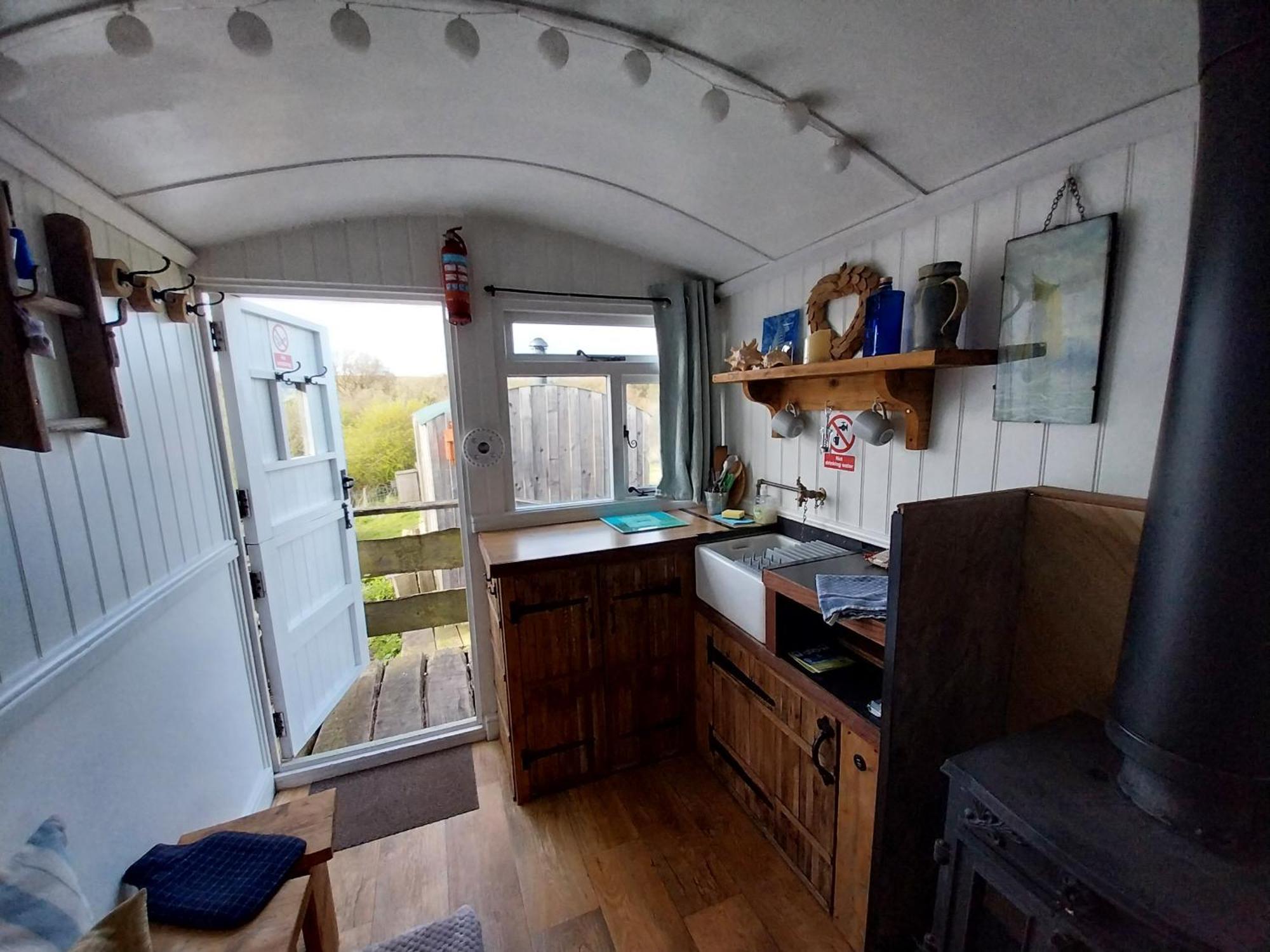 Meadowbeck - Shepherd Huts Fylingdales Eksteriør bilde