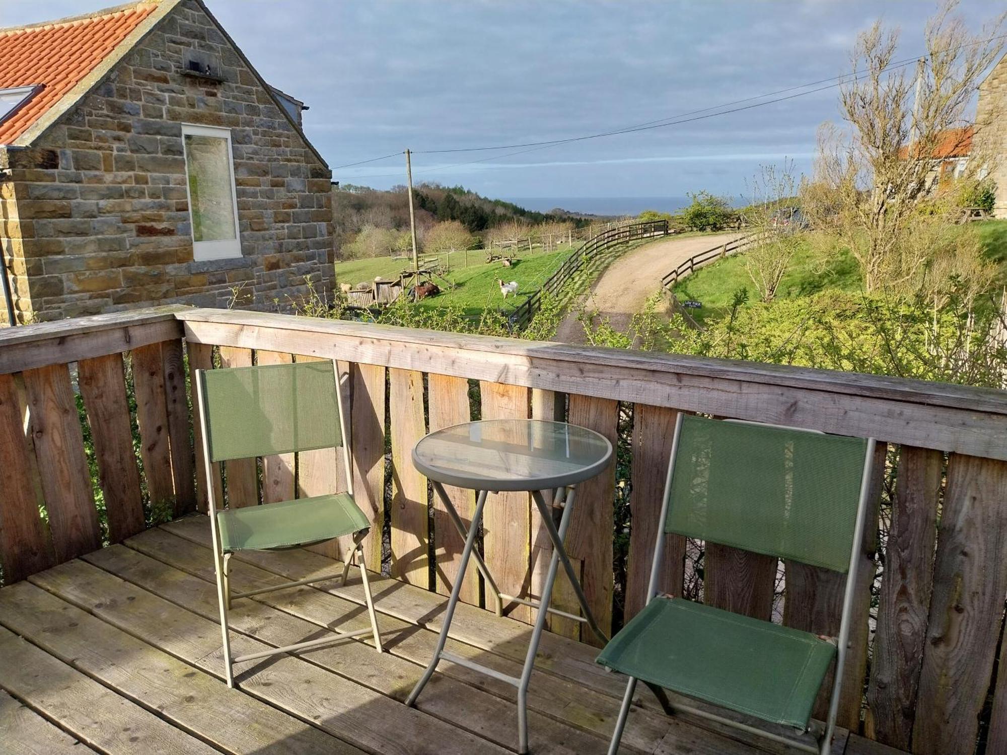 Meadowbeck - Shepherd Huts Fylingdales Eksteriør bilde