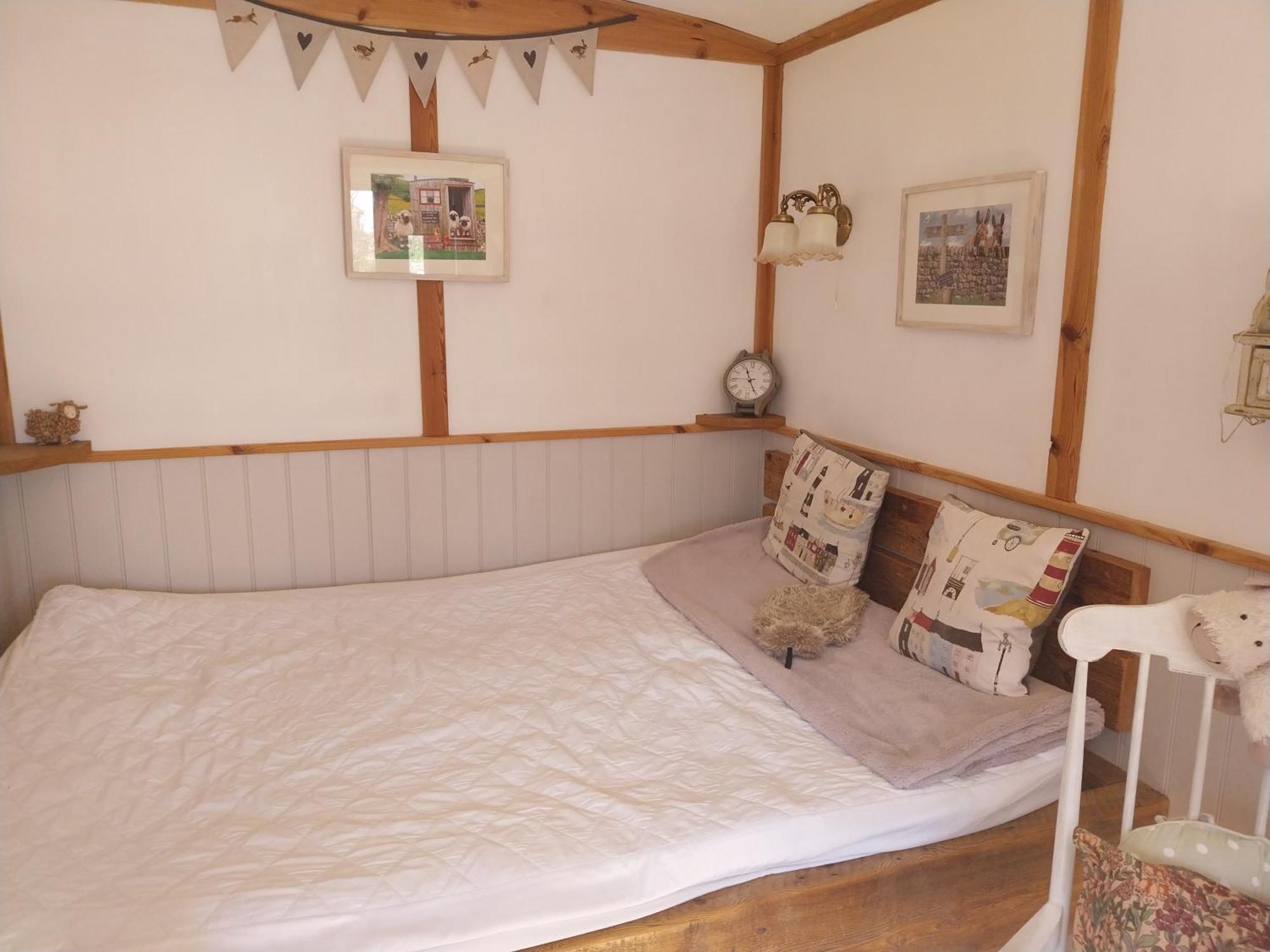 Meadowbeck - Shepherd Huts Fylingdales Eksteriør bilde