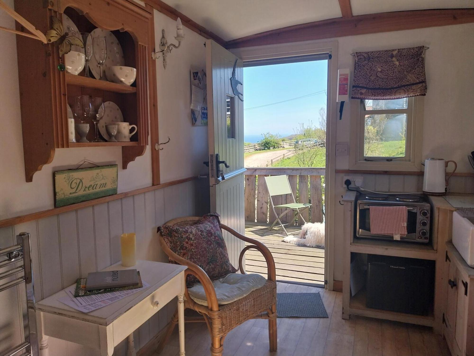 Meadowbeck - Shepherd Huts Fylingdales Eksteriør bilde