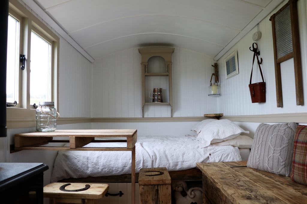 Meadowbeck - Shepherd Huts Fylingdales Eksteriør bilde