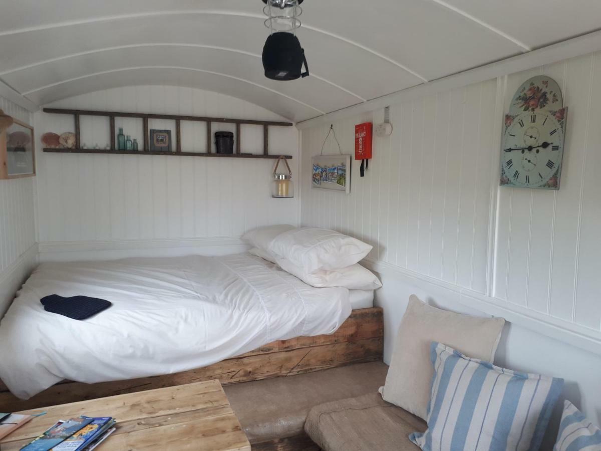 Meadowbeck - Shepherd Huts Fylingdales Eksteriør bilde