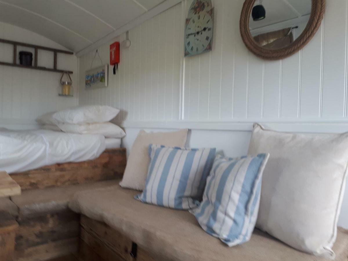 Meadowbeck - Shepherd Huts Fylingdales Eksteriør bilde