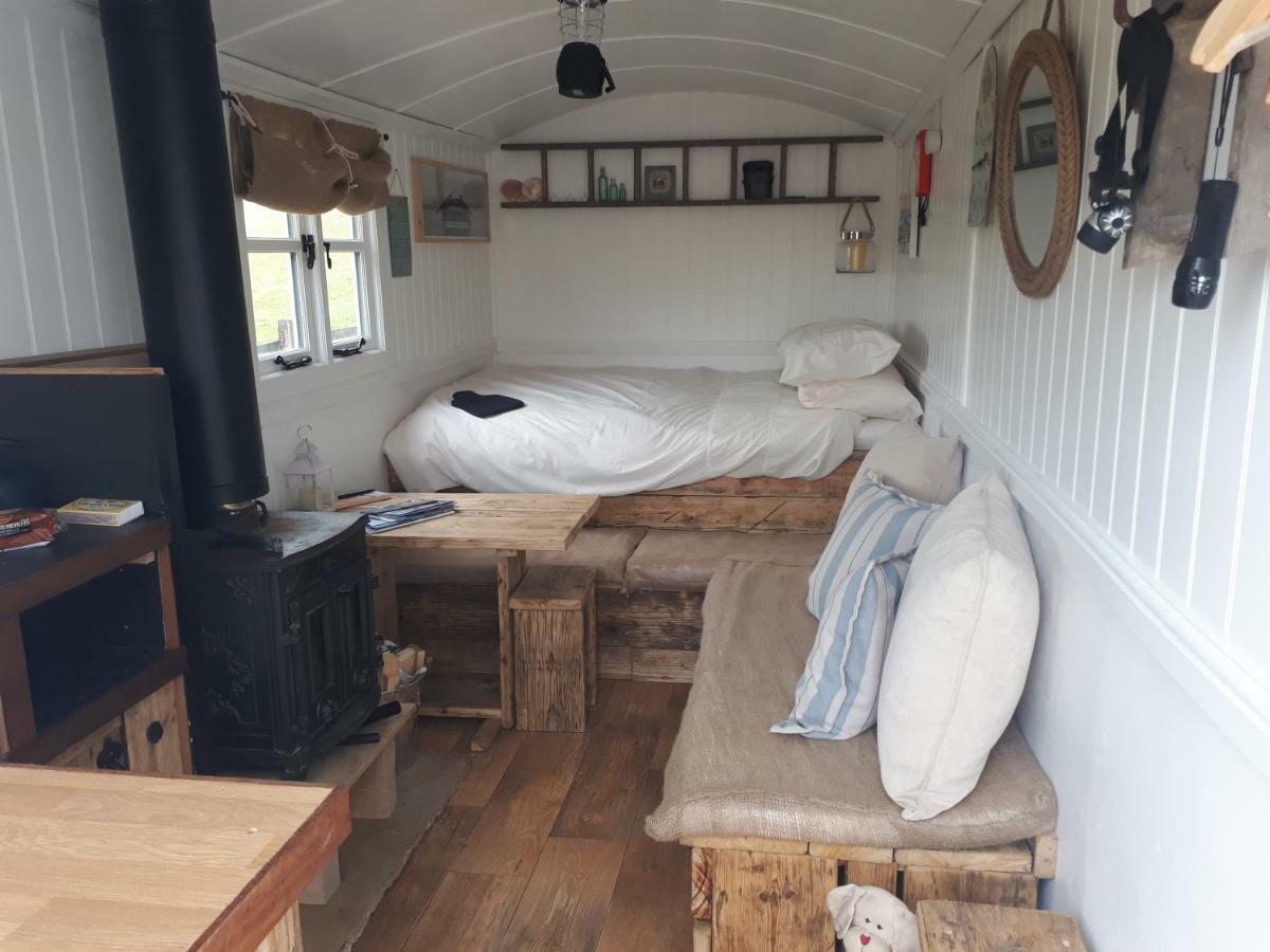 Meadowbeck - Shepherd Huts Fylingdales Eksteriør bilde