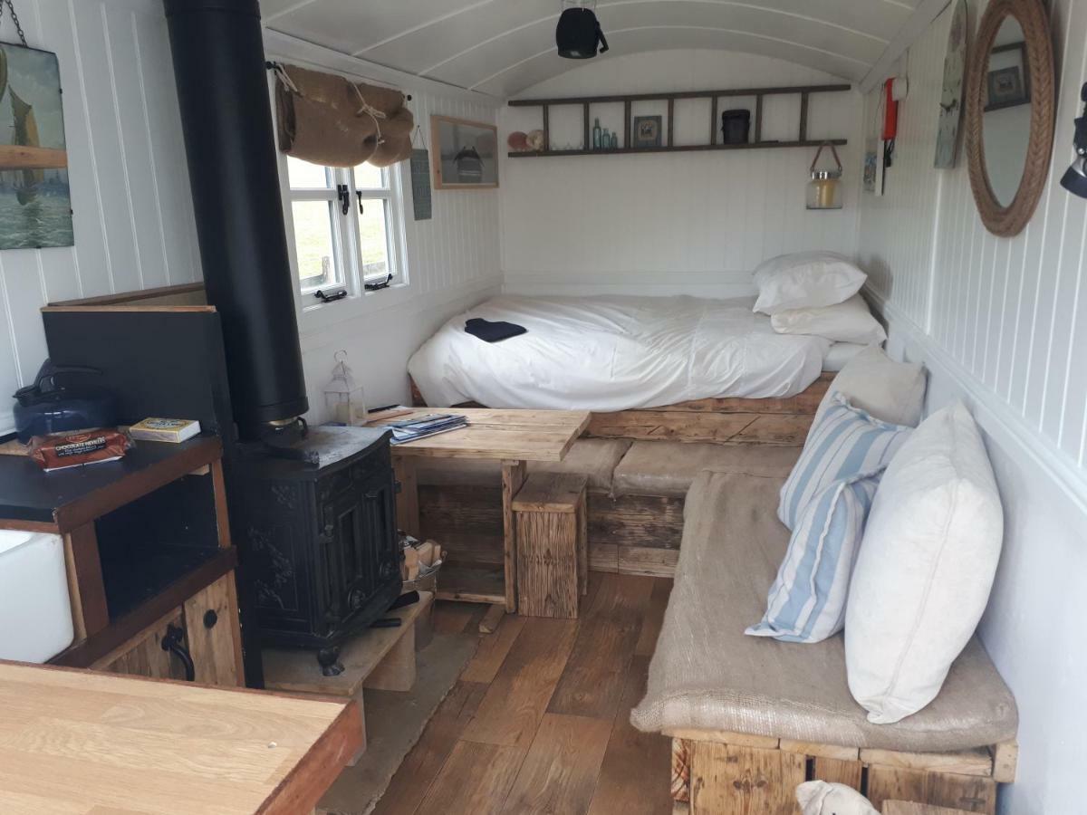 Meadowbeck - Shepherd Huts Fylingdales Eksteriør bilde