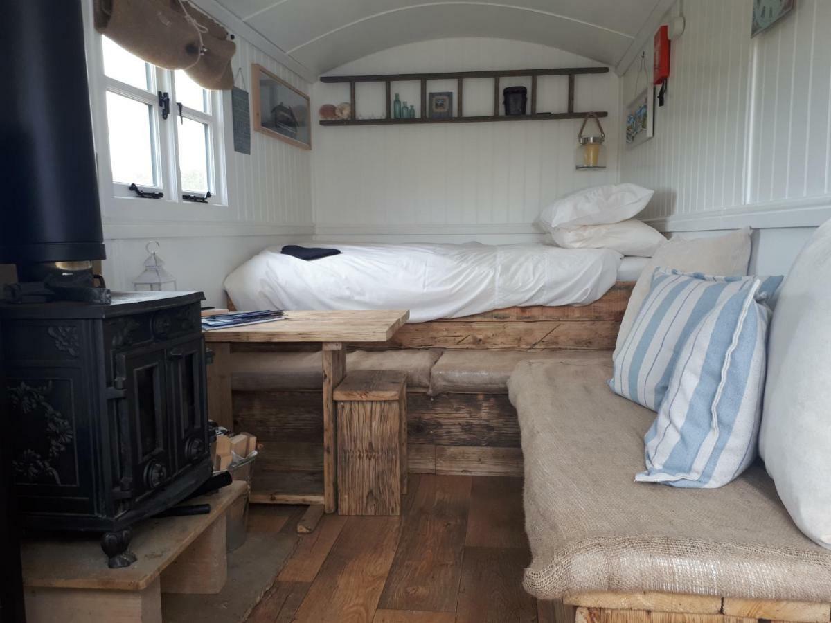 Meadowbeck - Shepherd Huts Fylingdales Eksteriør bilde
